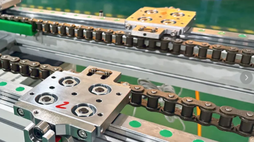 电机制造厂家如何采用定距链条传动输送机，实现效率倍增？