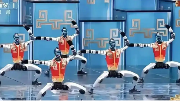 春晚顶流人形机器人的背后，站着一群“搭台人”