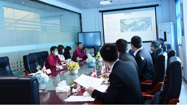 区人大常委会挂点服务走访红桃国际